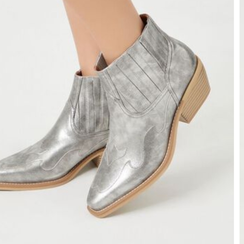Forever 21 Faux Leather Pointed Toe‎ Booties Size 8